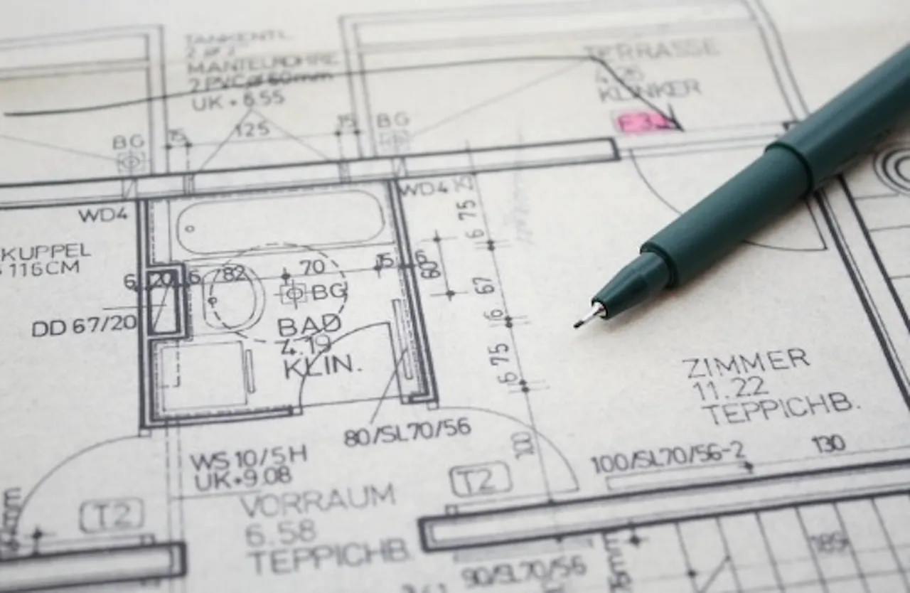 Sascha Stivic - Plan auf einem Papier mit Bleistift machen